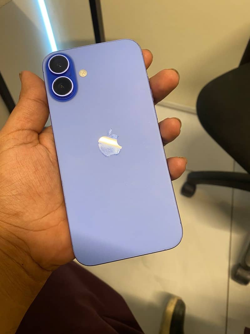 Apple iPhone 16 Plus 0
