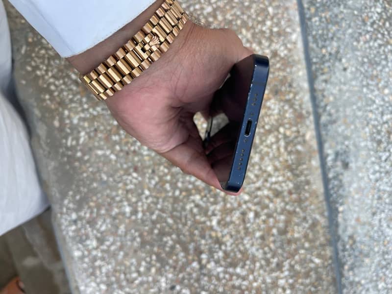 Apple iPhone 12 3