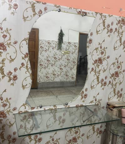 Wall Mirror + standable mirror table