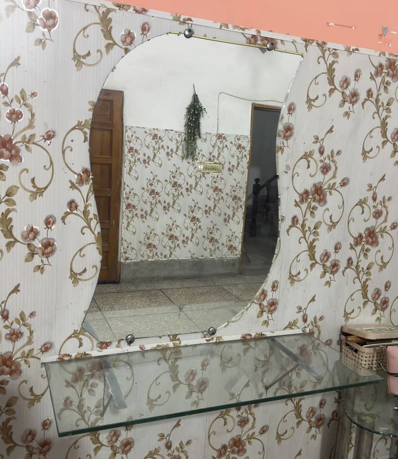 Wall Mirror + standable mirror table 0