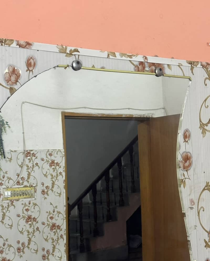 Wall Mirror + standable mirror table 1