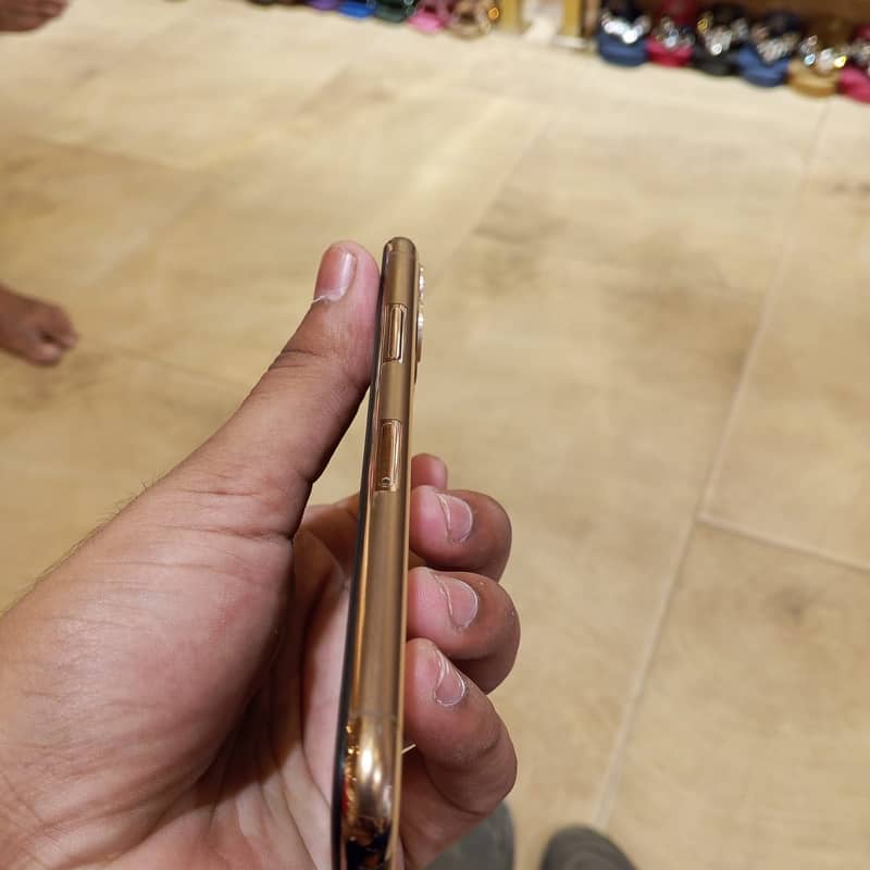 Apple iPhone 11 Pro 2