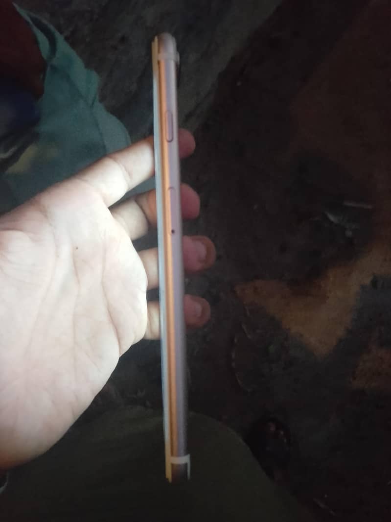 Apple iPhone 7 Plus 2