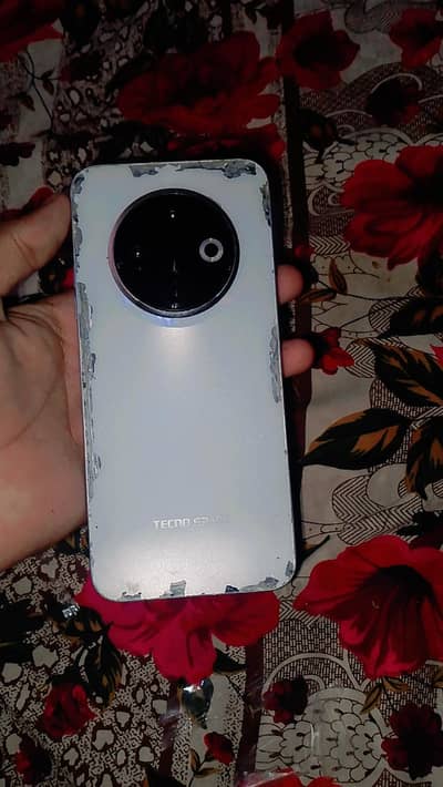 Tecno SPARK 30C.       box ghom gya hy