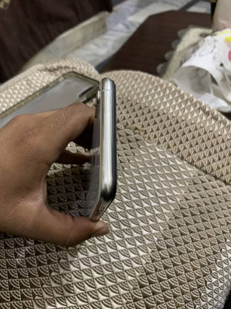 Apple iPhone XS Max 1