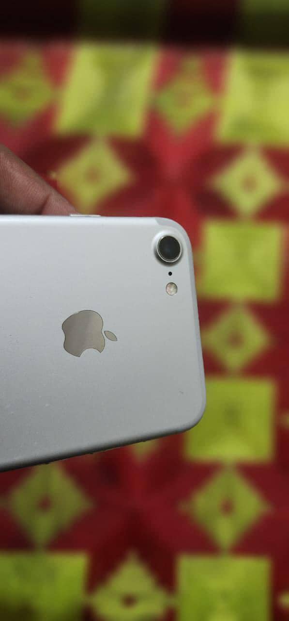 Apple iPhone 7 64Gb 0