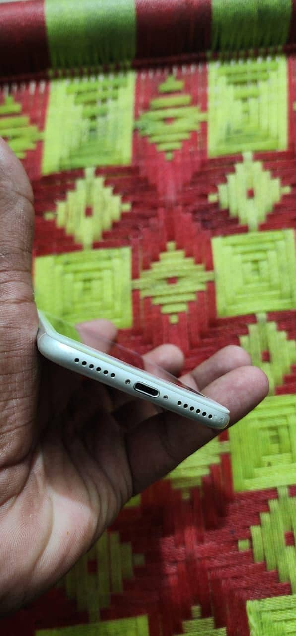 Apple iPhone 7 64Gb 3