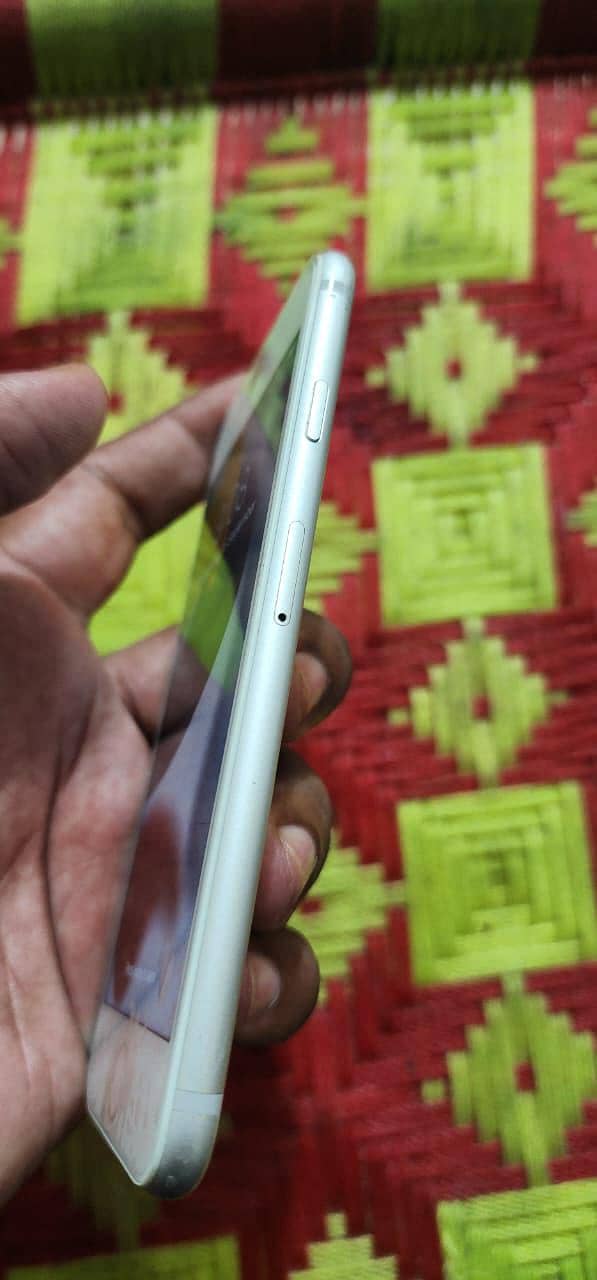 Apple iPhone 7 64Gb 4
