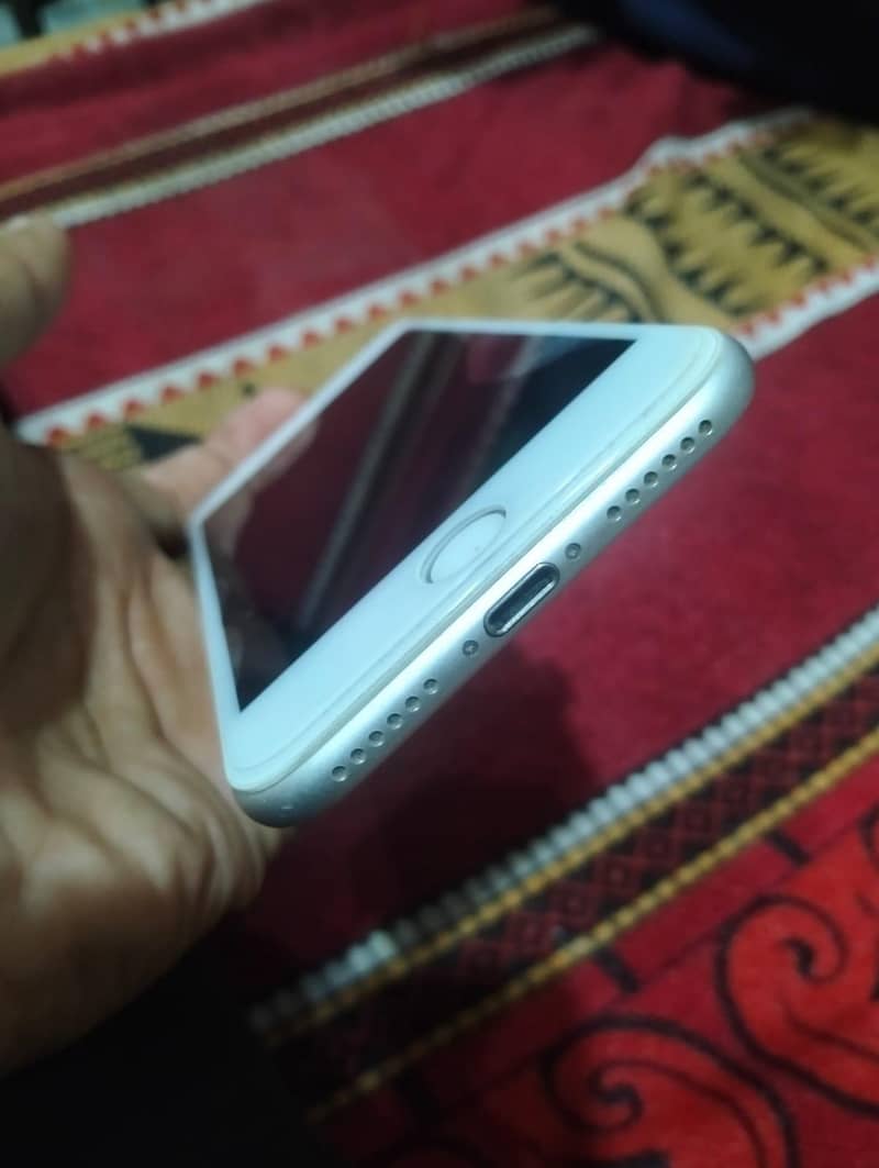Apple iPhone 7 3