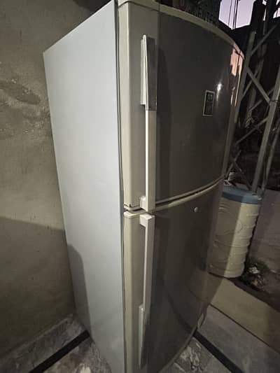 Dawlance fridge full size for sale