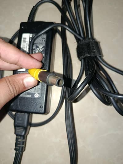 Hp 90 watt big pin charger.