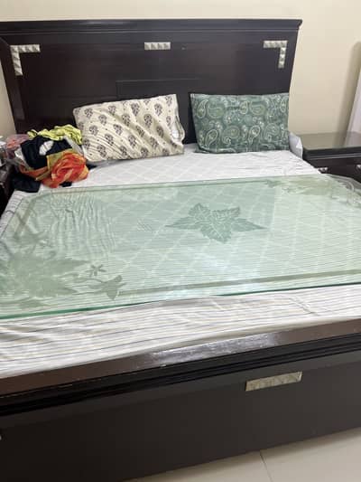 Bed with 2 side tables and matress