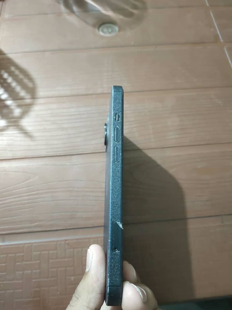 Apple iPhone 13 5
