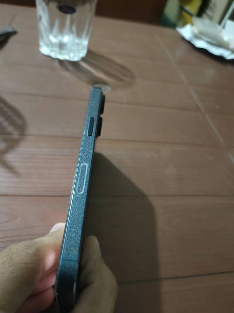 Apple iPhone 13 6