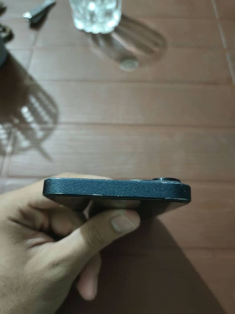 Apple iPhone 13 8