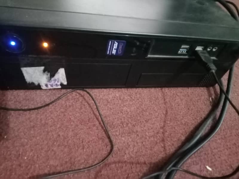 used computer with accessories 0