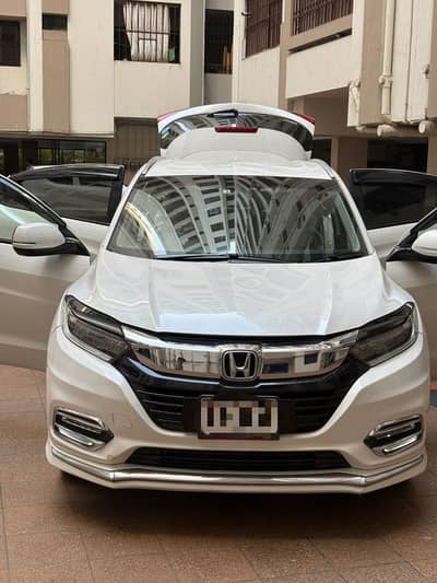 Honda Vezel Z Sensing 2018/21 | Full House | Pearl White | 76,000 KM