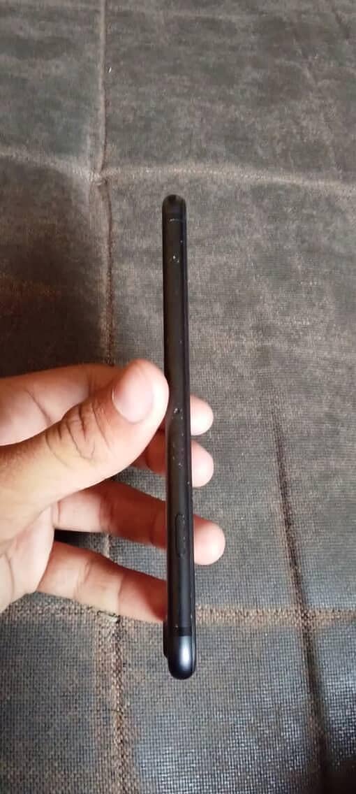 Apple iPhone 7 2