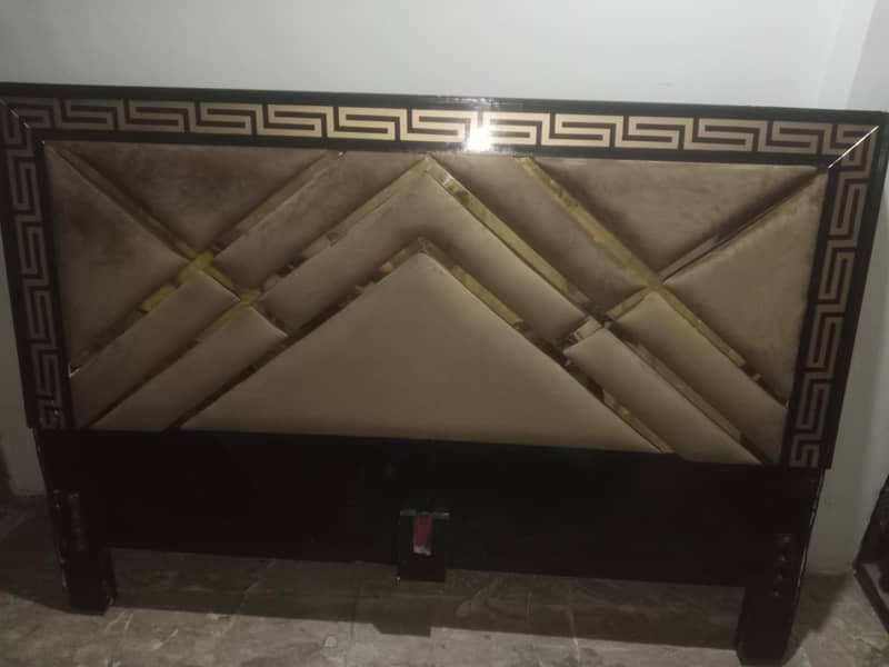 ایک عدد خالی بیڈ سیٹ 0