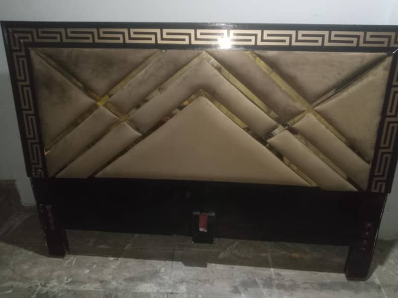 ایک عدد خالی بیڈ سیٹ 1