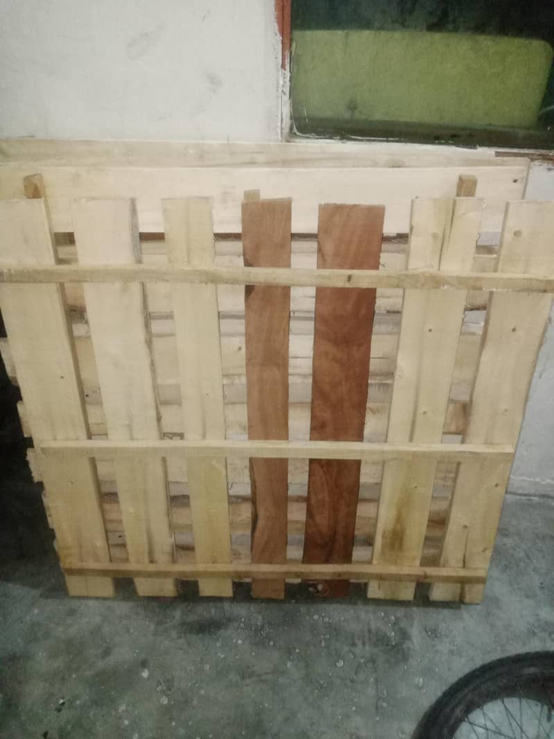 ایک عدد خالی بیڈ سیٹ 7