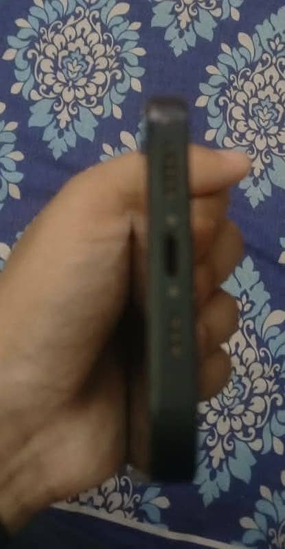 Apple iPhone 14 3