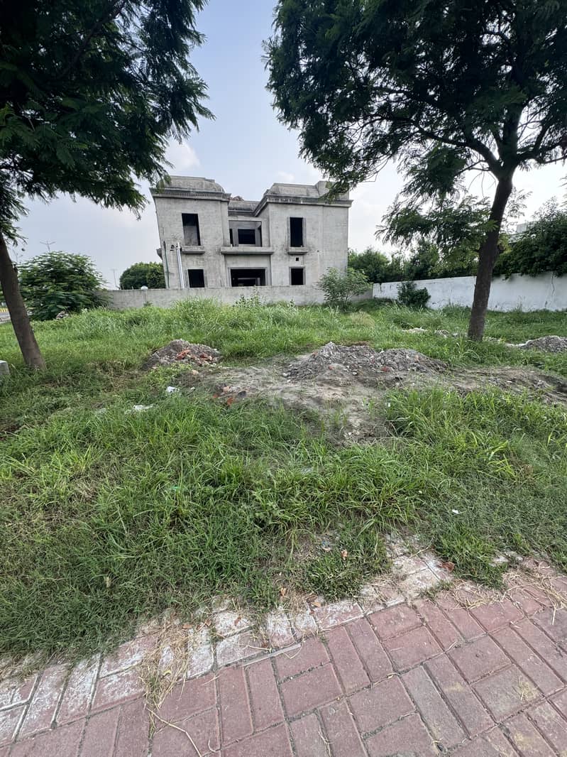 Corner Plot Available For Sale 1