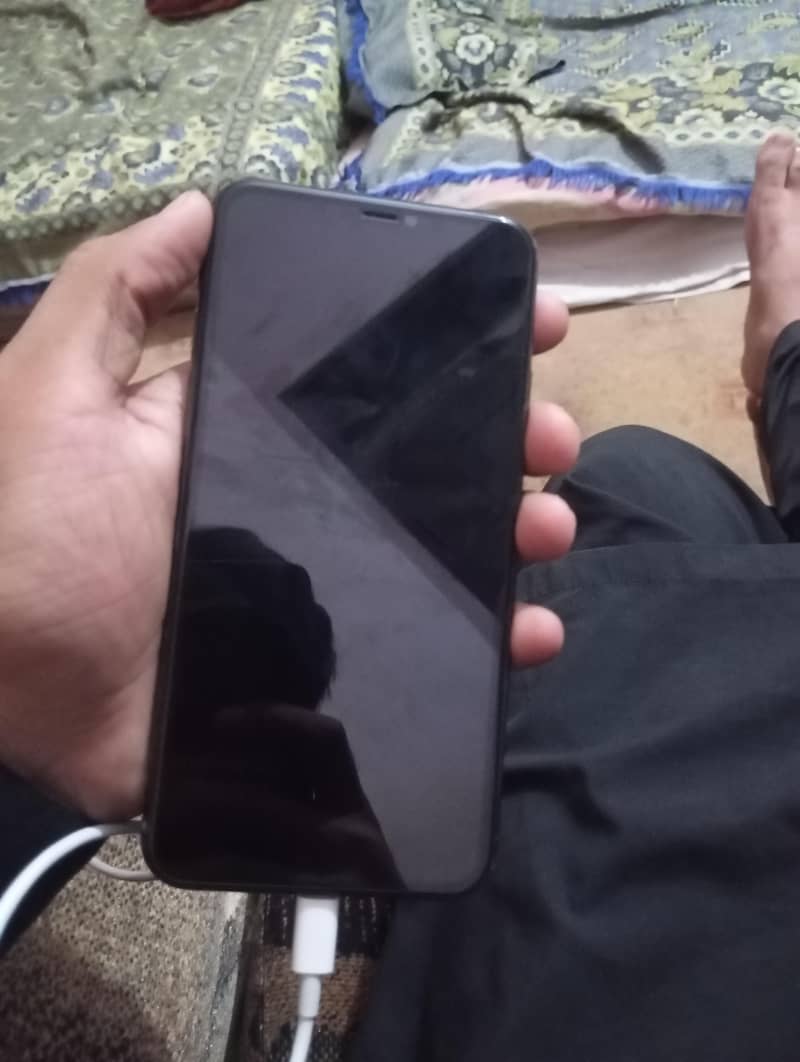 Apple iPhone 11 Pro Max 2
