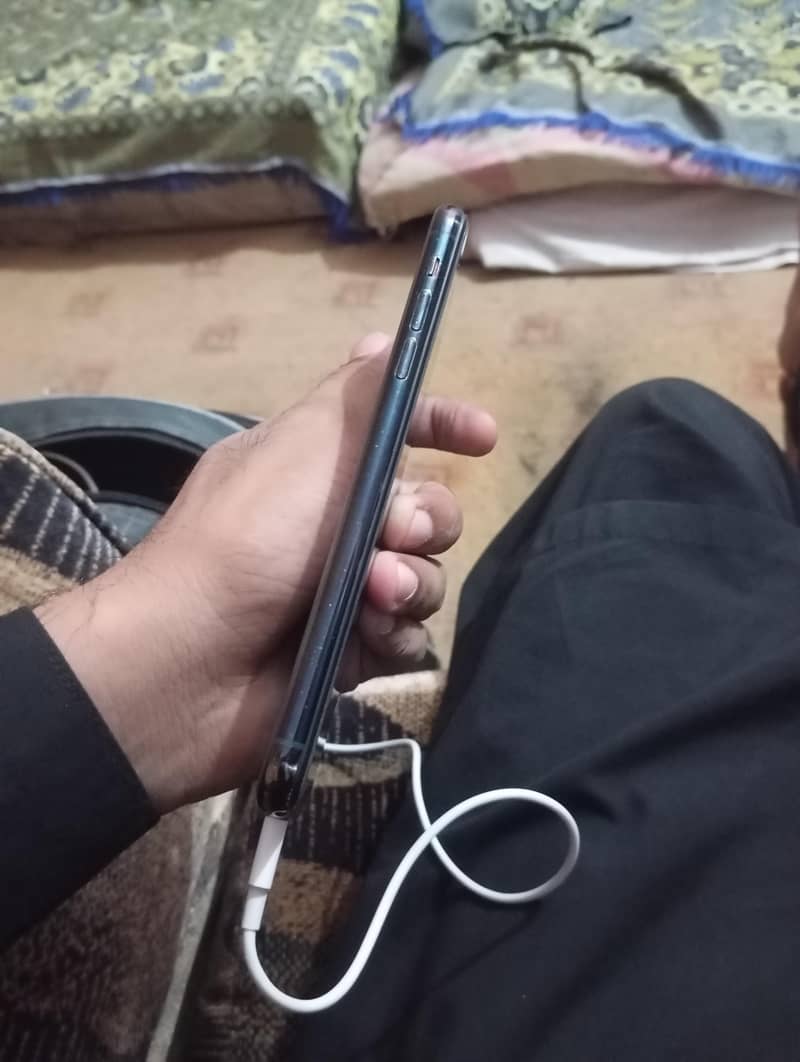 Apple iPhone 11 Pro Max 3
