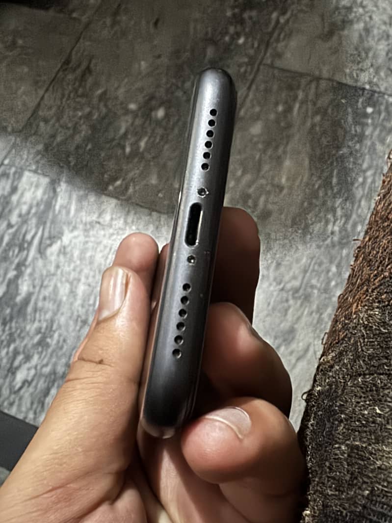 Apple iPhone 11 3