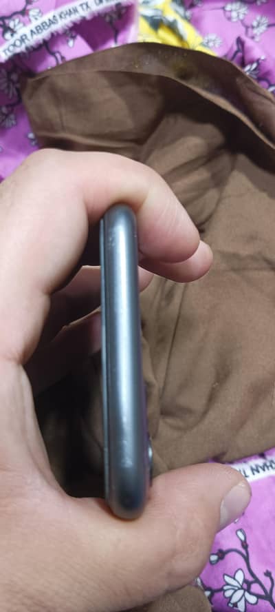 Apple iPhone 11 64gb in good condition