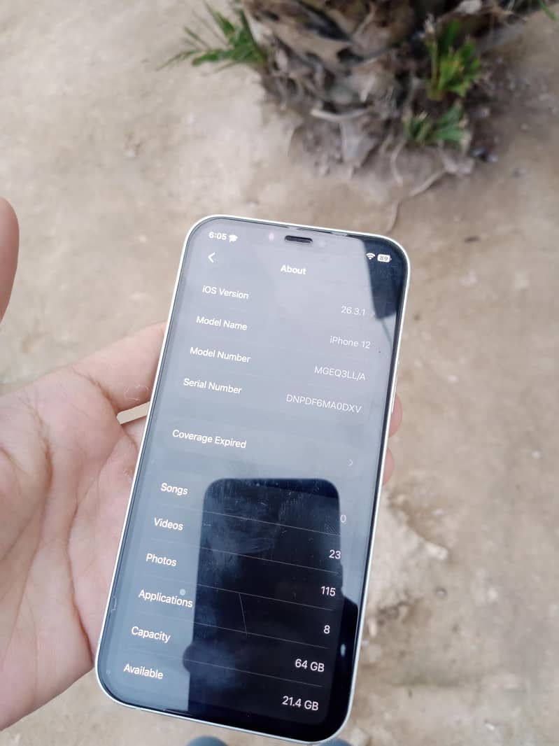 Apple iPhone 12 4