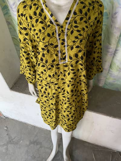**Female Mannequin Dress Form – Shop Display Stand**