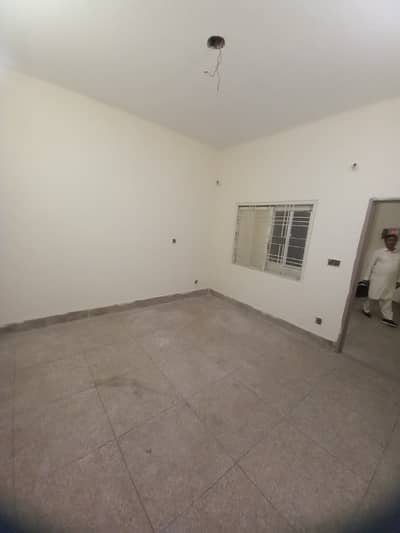 Nizam block allama iqbal town opposite gulshan iqbal park 2nd floor flate for rent