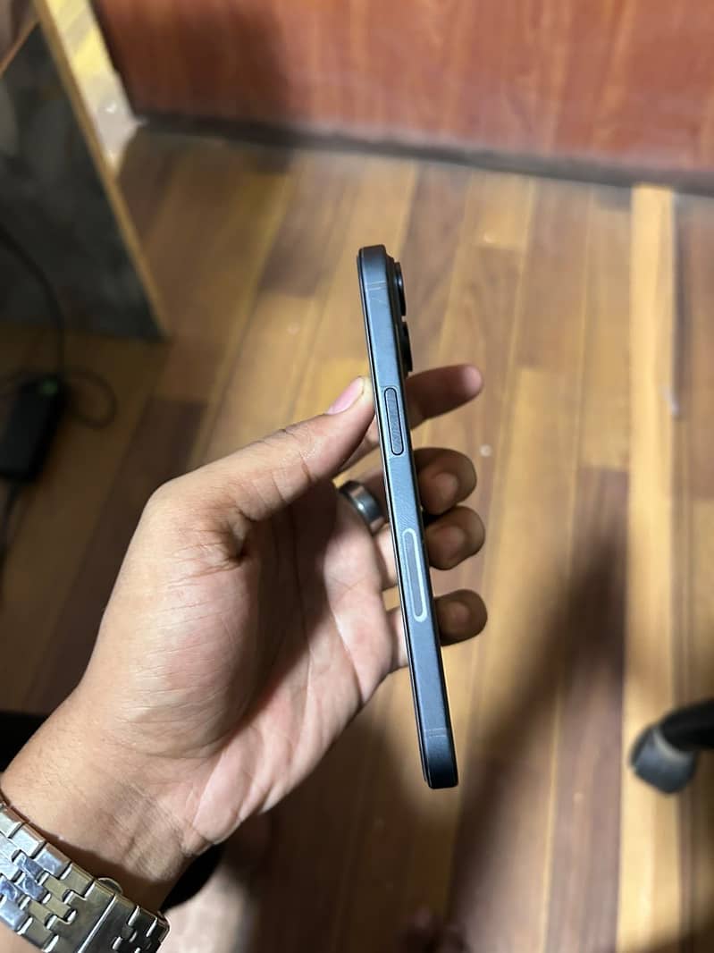 Apple iPhone 15 3