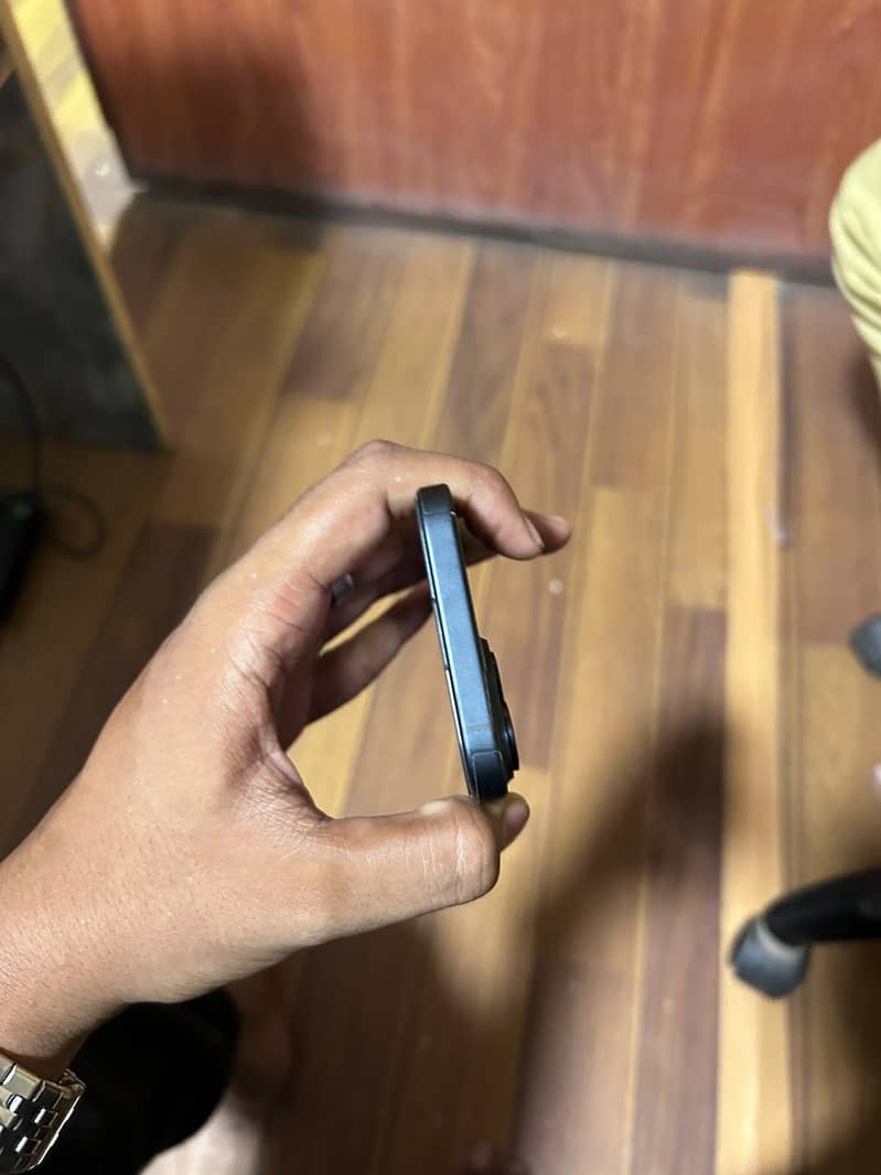 Apple iPhone 15 5