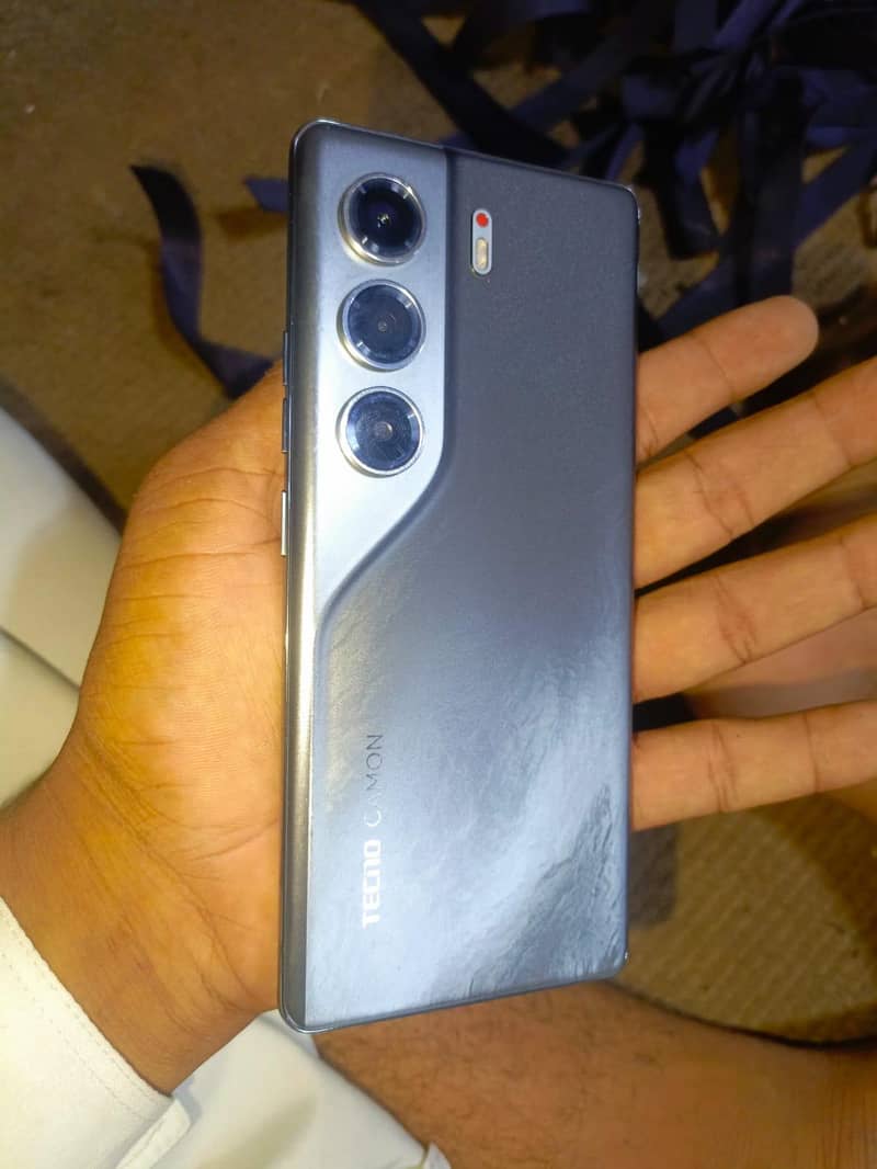 Tecno CAMON 40 Pro 4