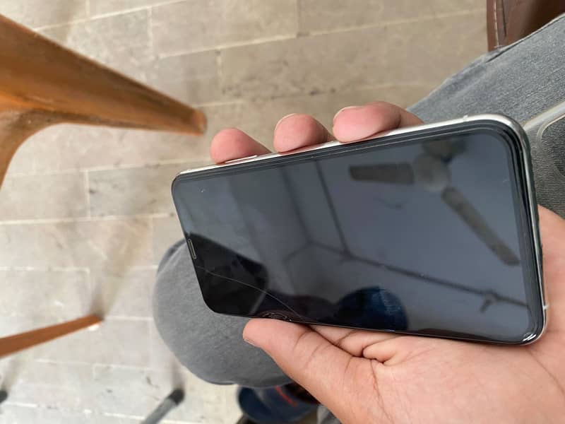 Apple iPhone 16 Pro 0