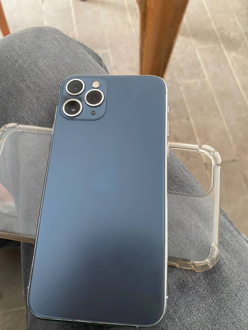 Apple iPhone 16 Pro 3