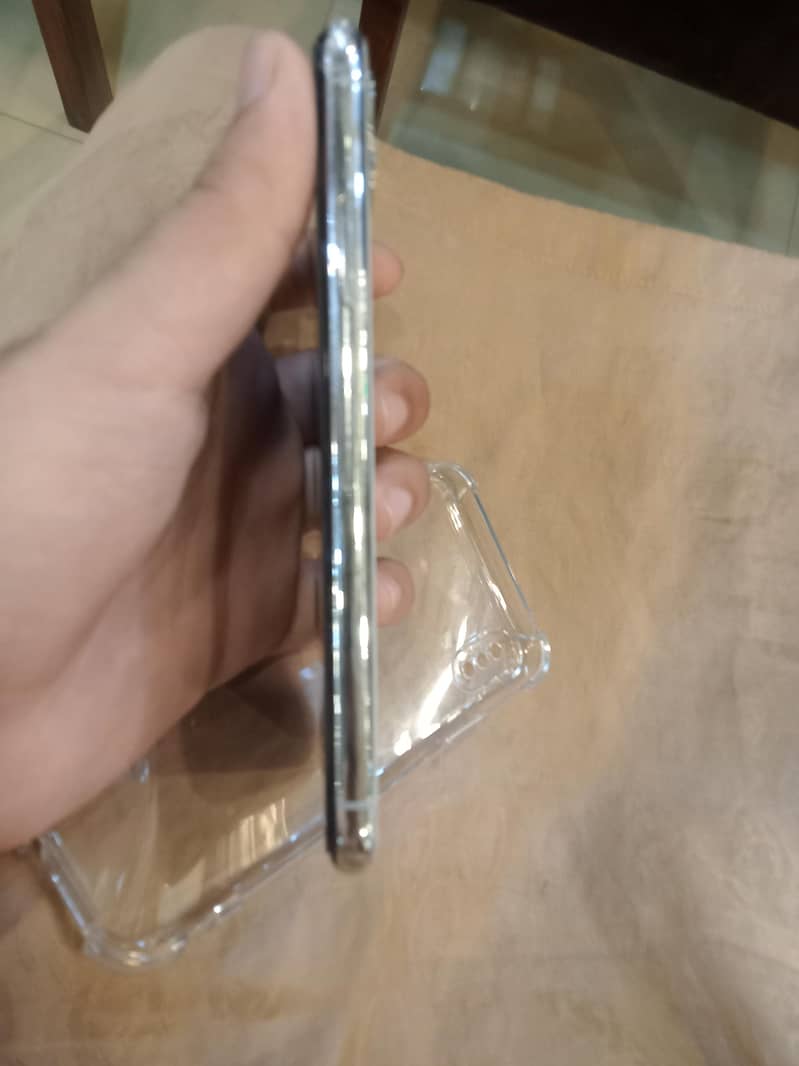 Apple iPhone X 3