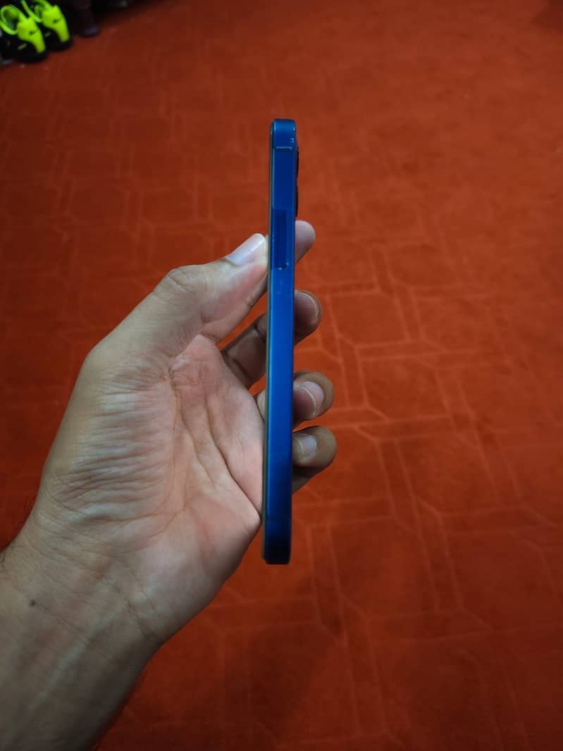 Apple iPhone 12 4
