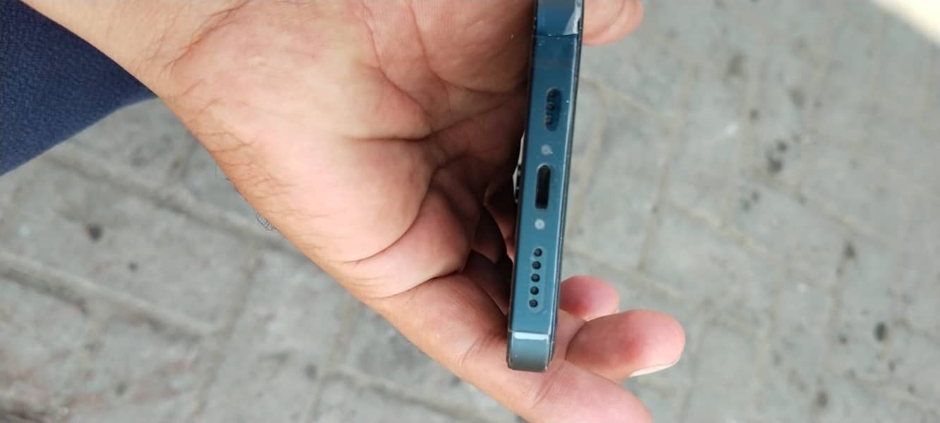 Apple iPhone 13 2