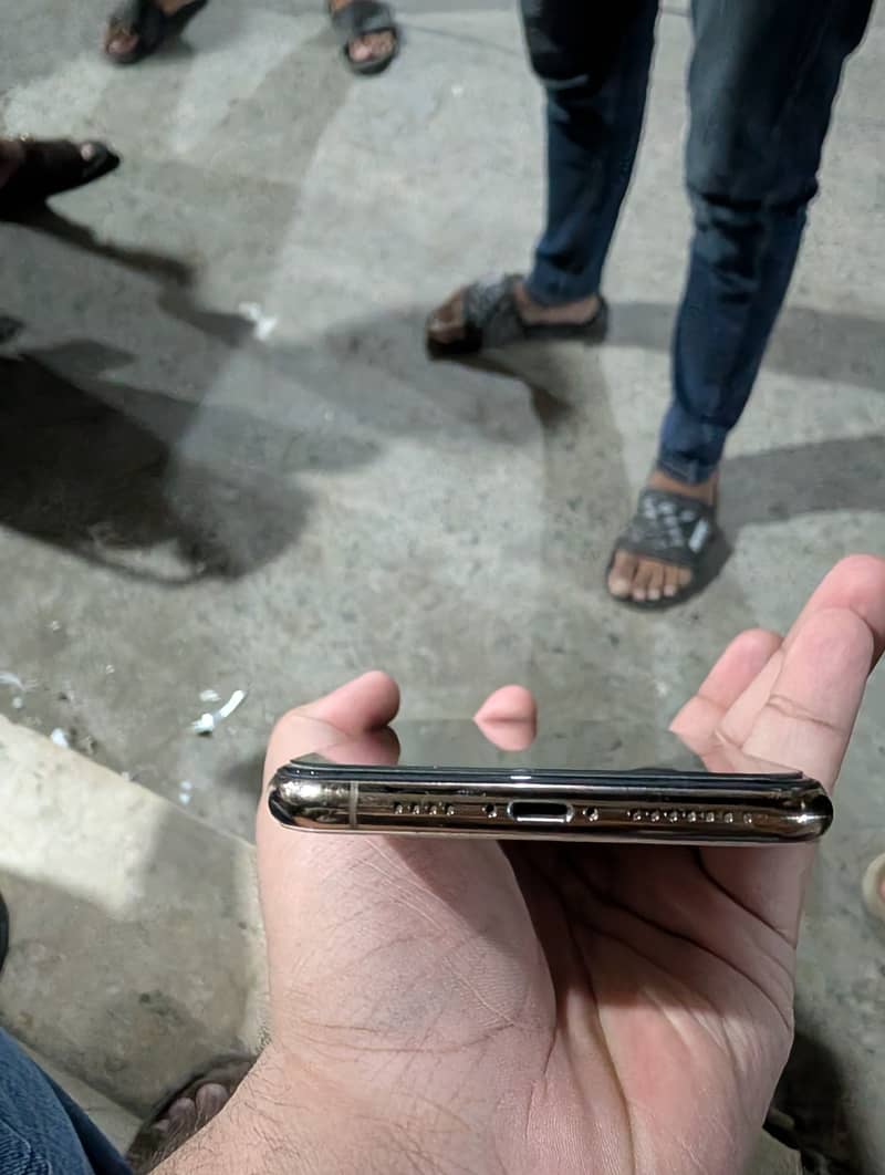 Apple iPhone 11 Pro Max 3