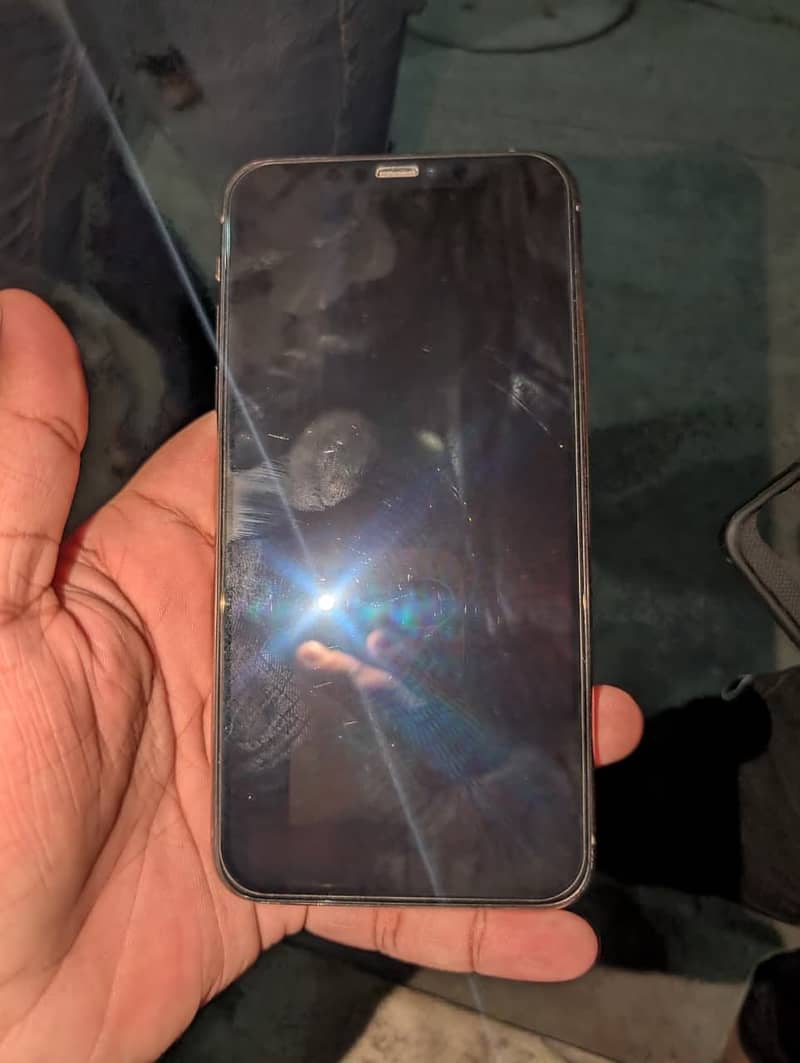 Apple iPhone 11 Pro Max 4