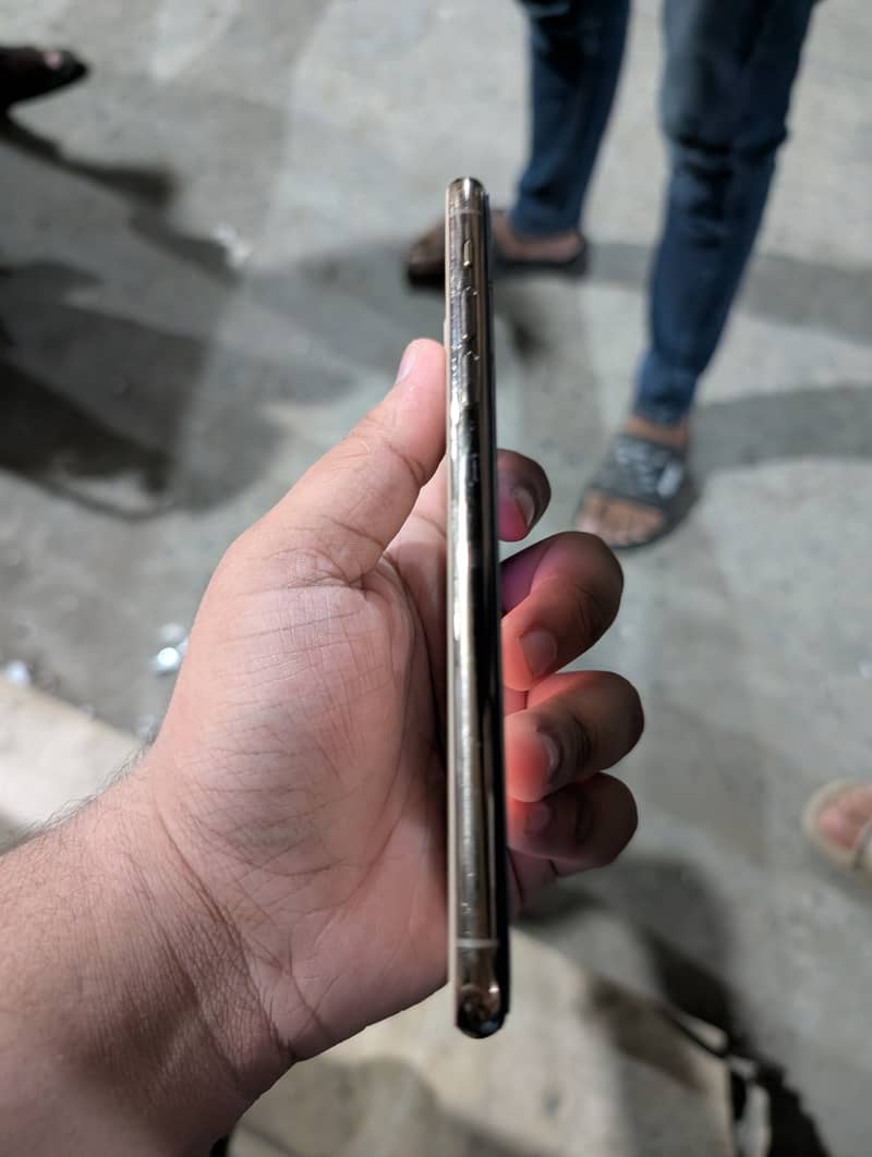Apple iPhone 11 Pro Max 6