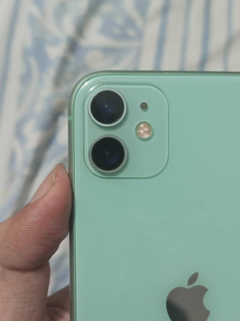 Apple iPhone 11 4