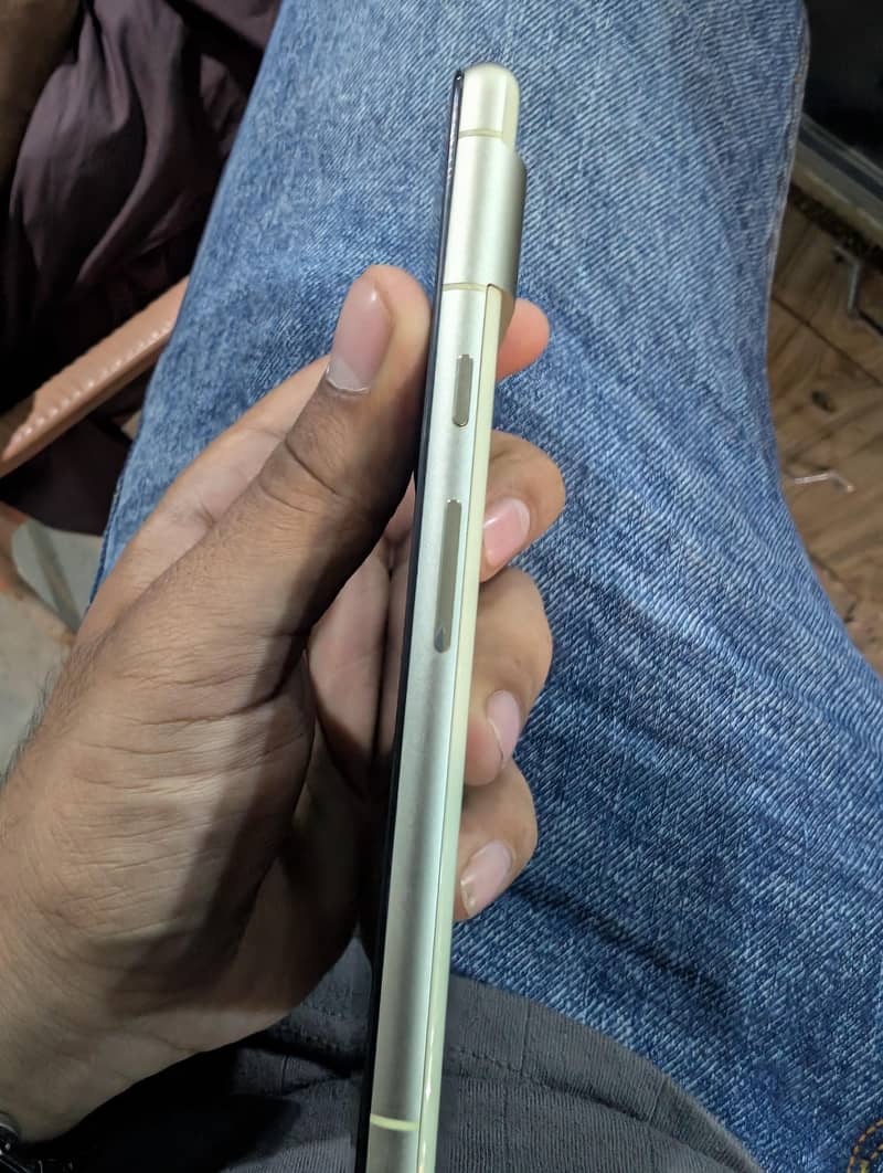 Google Pixel 7 4