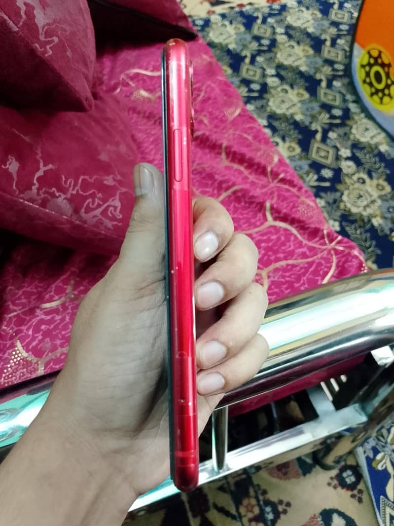 Apple iPhone 11 4