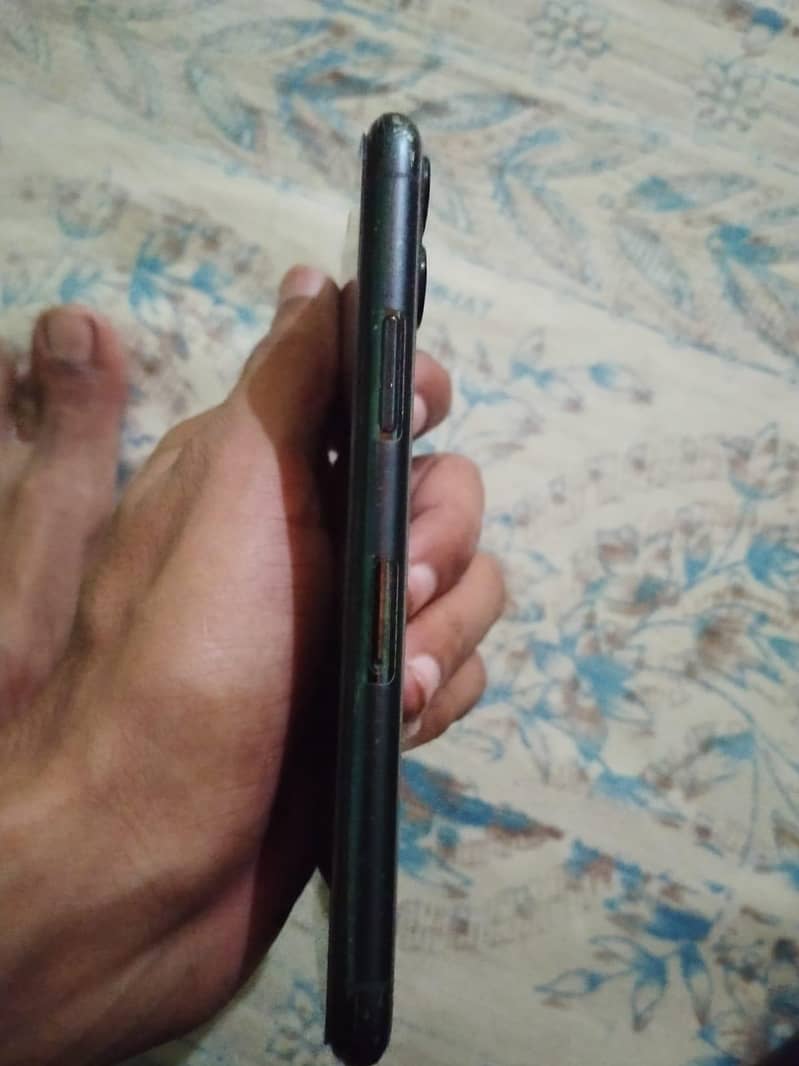 Apple iPhone 11 Pro 2