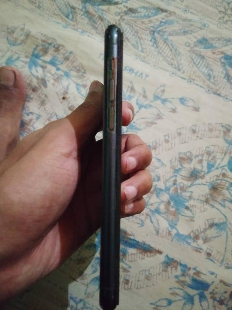 Apple iPhone 11 Pro 4